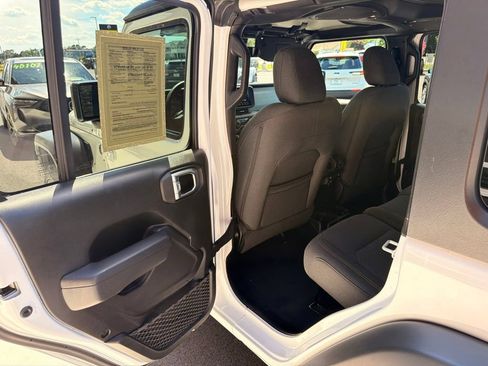 Used 2024 Jeep Wrangler Unlimited Sport AWD/4WD image 12