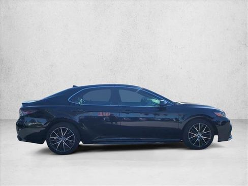 Used 2021 Toyota Camry SE FWD image 4