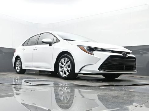 Used 2025 Toyota Corolla LE image 23