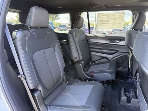 New 2026 Jeep Grand Cherokee L 4WD image 22