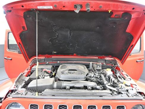 Used 2020 Jeep Wrangler Unlimited Sahara w/ Uconnect 4C Nav & Sound Group image 9