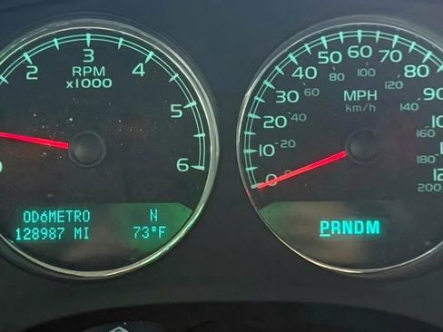 Used 2010 Chevrolet Avalanche LS w/ Convenience Package image 9