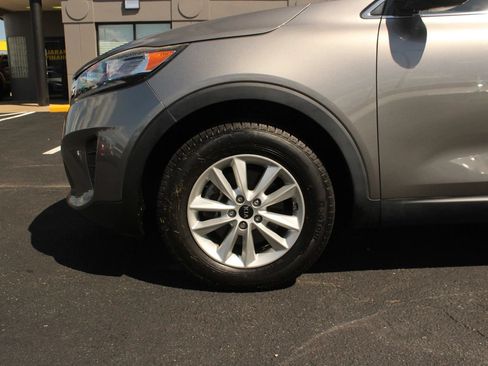 Used 2019 Kia Sorento L FWD image 3