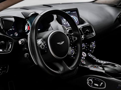 Used 2020 Aston Martin V8 Vantage Coupe image 35