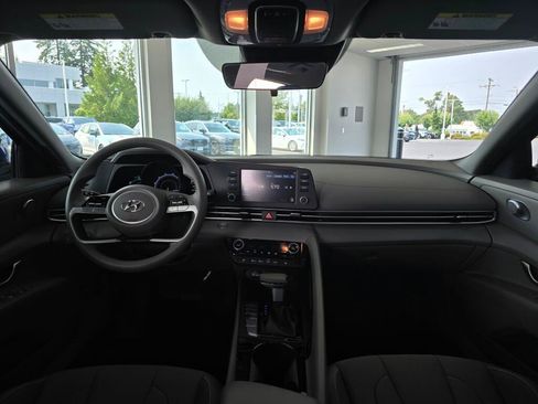 Used 2023 Hyundai Elantra Blue FWD image 32