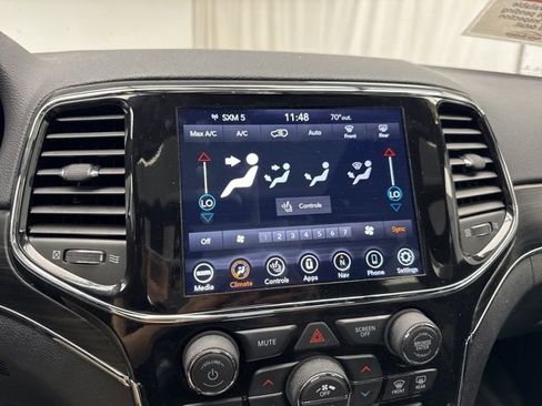 Used 2022 Jeep Grand Cherokee Limited image 22