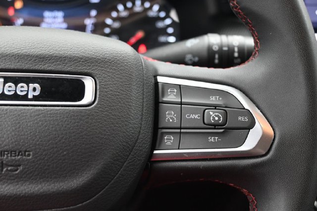 Used 2025 Jeep Compass Trailhawk AWD/4WD image 19