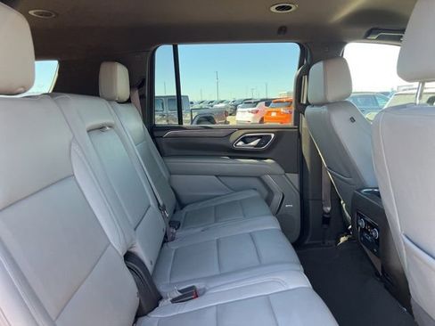 Used 2024 Chevrolet Suburban LT image 24