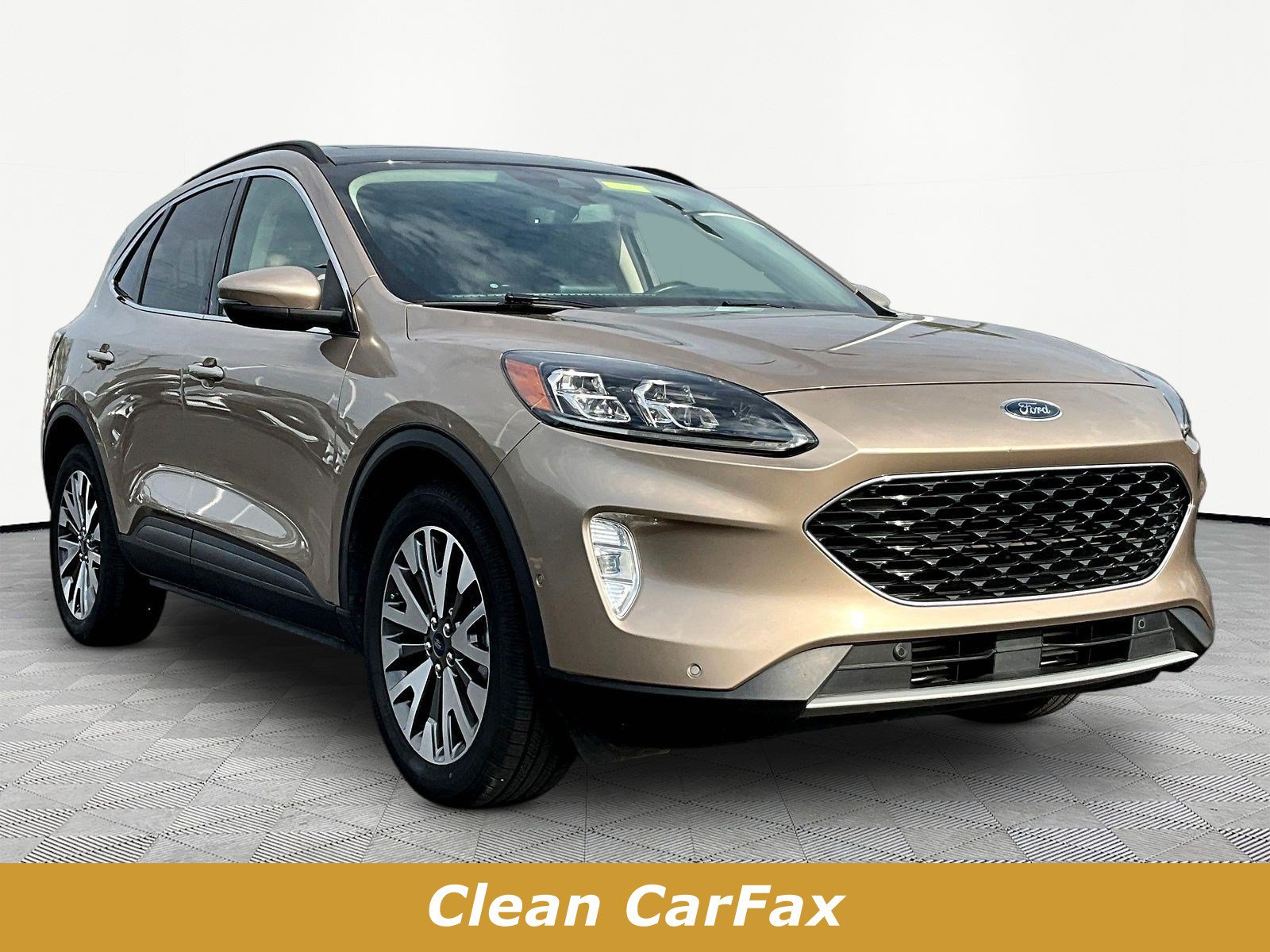 Used 2020 Ford Escape Titanium AWD/4WD image 3