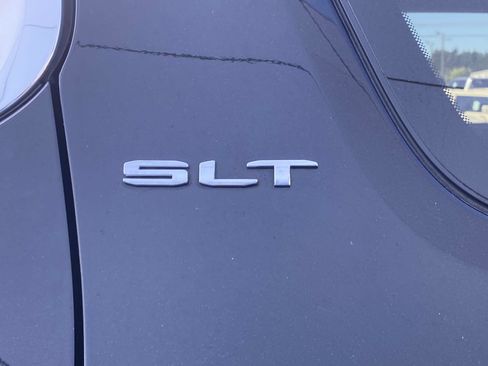 Used 2023 GMC Acadia SLT image 10