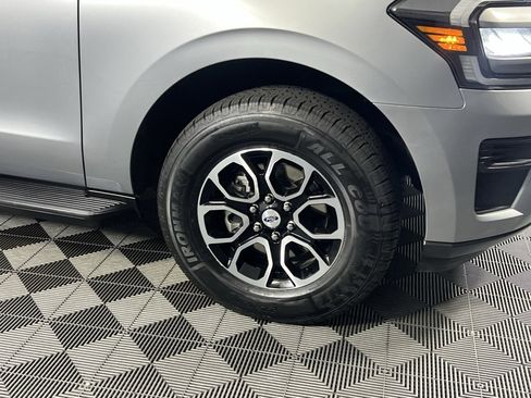 Used 2024 Ford Expedition Max XLT image 11