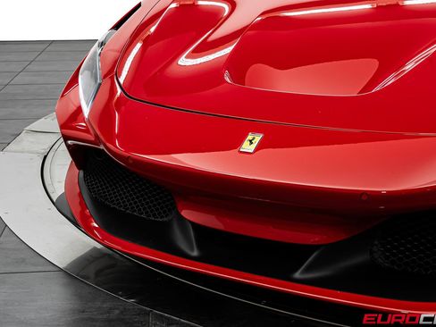 Used 2021 Ferrari F8 Tributo RWD image 14