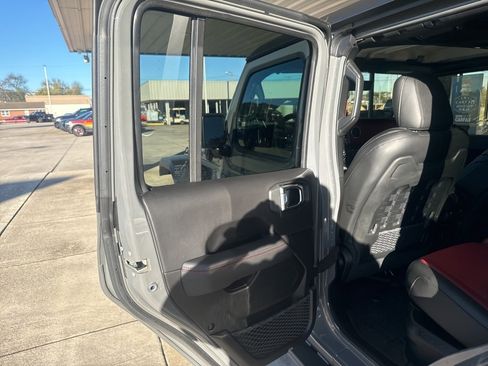 Used 2023 Jeep Wrangler Unlimited Rubicon 4xe image 18