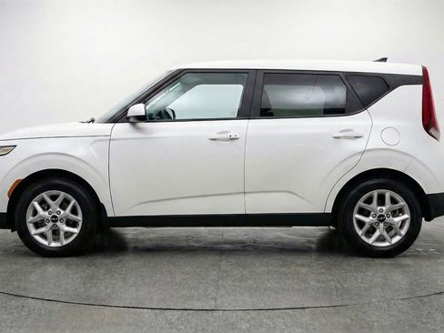 Used 2025 Kia Soul LX w/ LX Technology Package FWD image 5