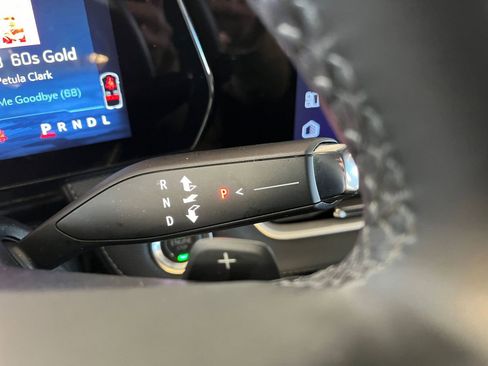 Used 2025 Chevrolet Equinox LT image 41