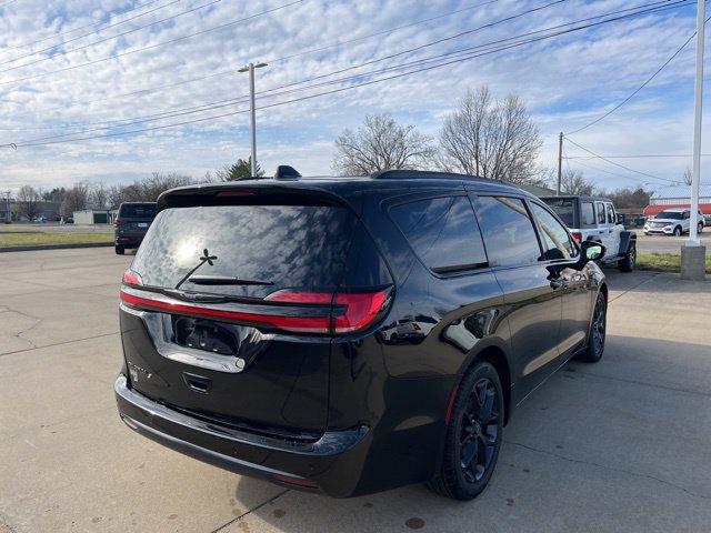 New 2026 Chrysler Pacifica Select w/ S Appearance Package FWD image 5