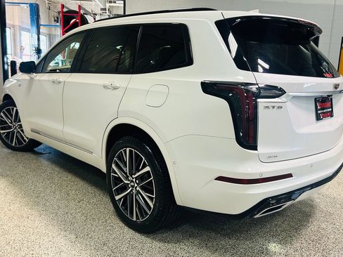 Used 2022 Cadillac XT6 Sport w/ Platinum Package AWD/4WD image 4