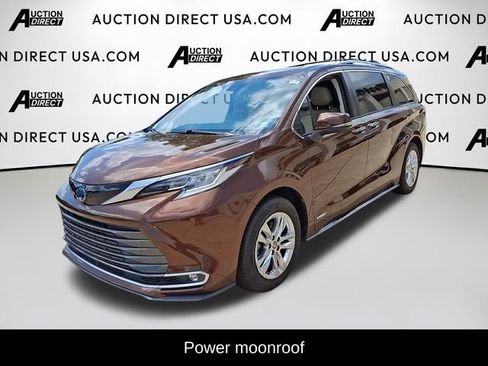Used 2021 Toyota Sienna Limited image 3