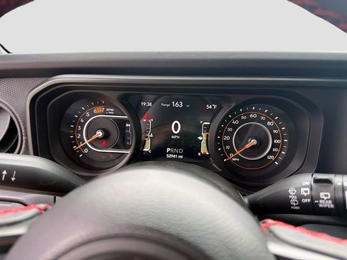 Used 2024 Jeep Wrangler Unlimited Rubicon AWD/4WD image 34