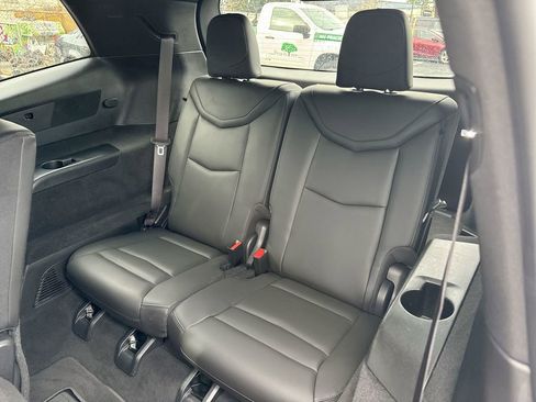 Used 2024 Cadillac XT6 Luxury image 30