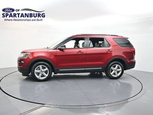 Used 2018 Ford Explorer XLT w/ Equipment Group 202A FWD image 4