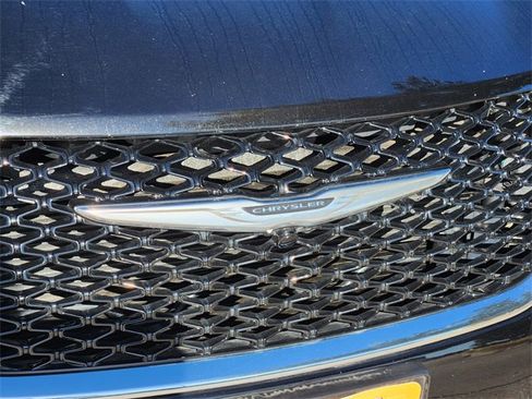 Certified 2024 Chrysler Pacifica Touring-L image 11