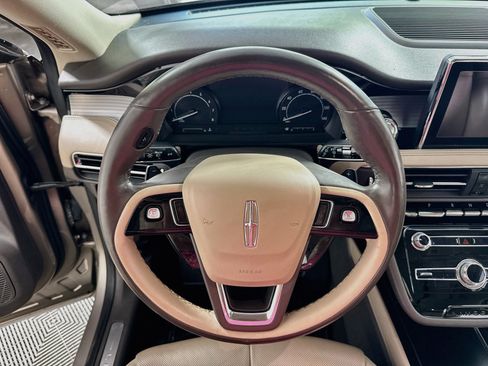 Used 2021 Lincoln Corsair AWD w/ Premium Package image 16
