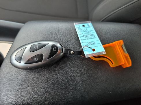 Used 2025 Hyundai Elantra SEL FWD image 14