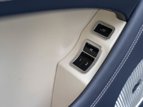 Used 2023 Bentley Bentayga image 14