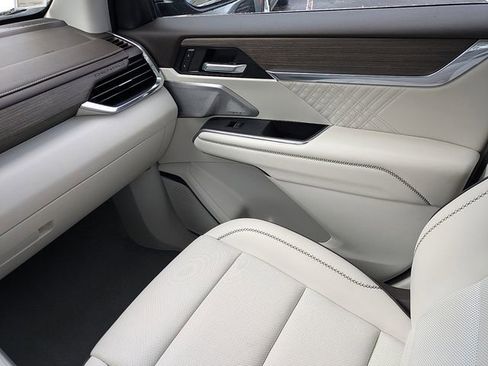 Used 2024 GMC Acadia Denali w/ Super Cruise Package image 16