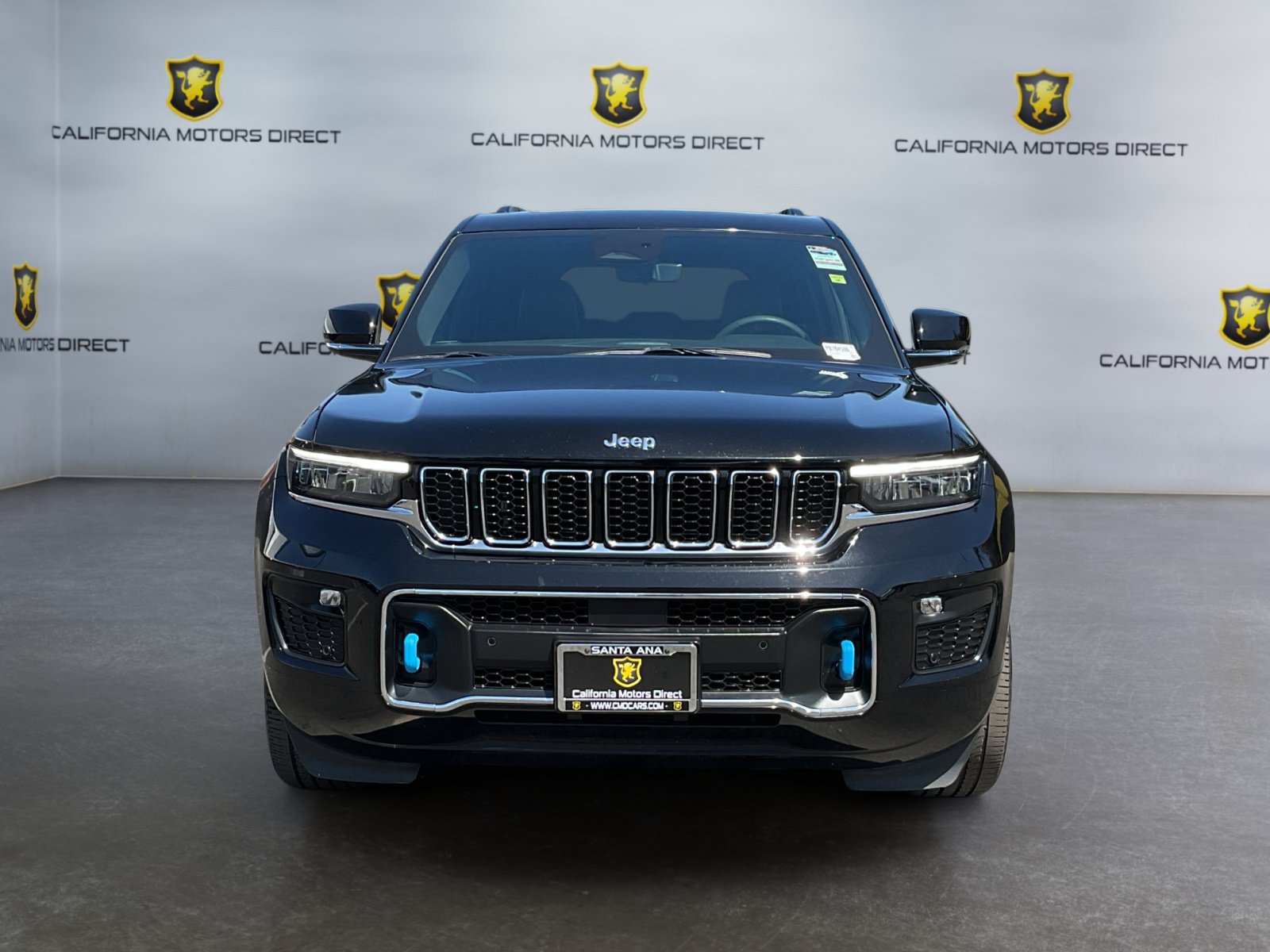 Used 2023 Jeep Grand Cherokee Overland w/ Luxury Tech Group IV AWD/4WD image 2