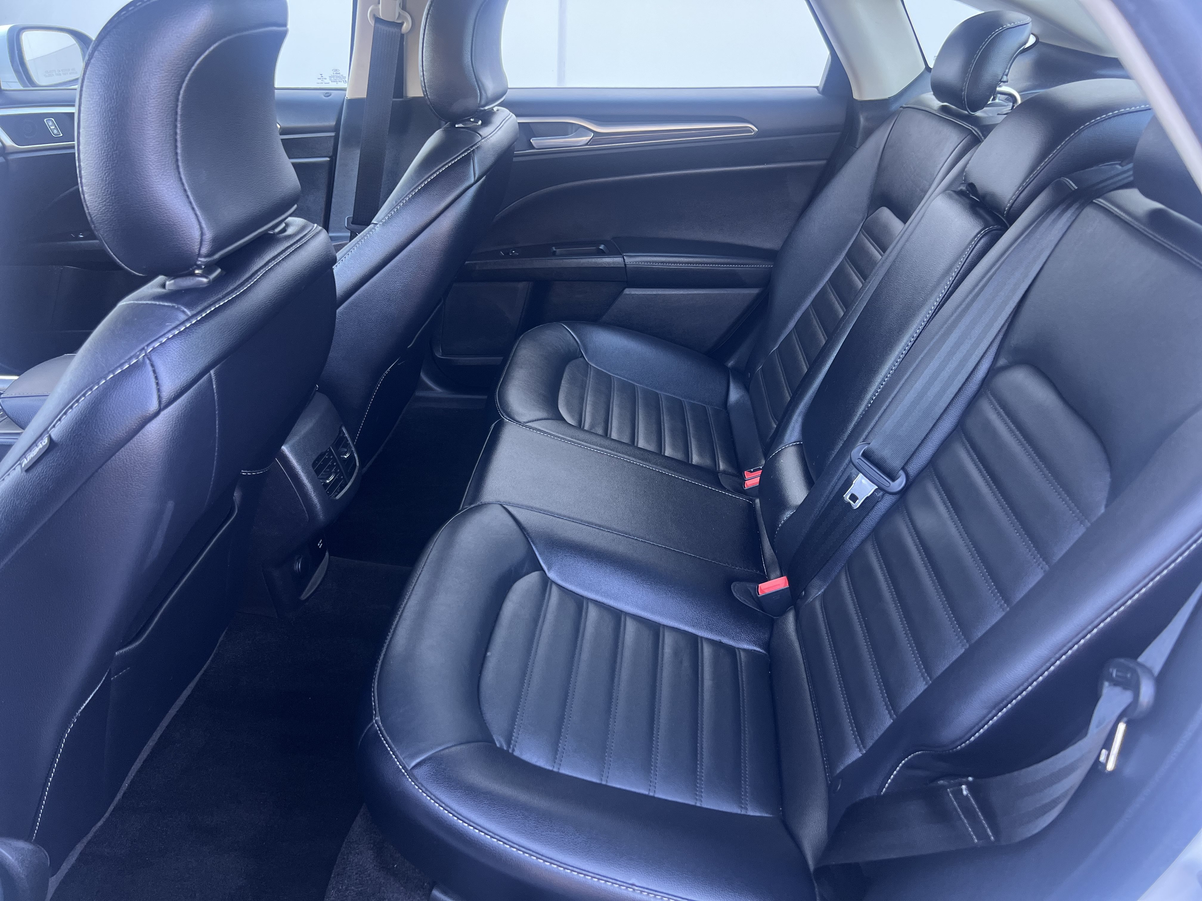 Used 2018 Ford Fusion SE w/ Equipment Group 602A FWD image 25
