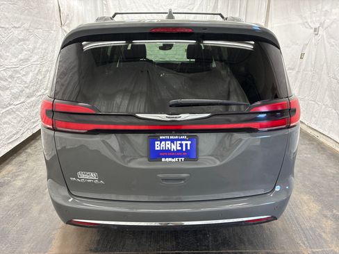 Used 2021 Chrysler Pacifica Touring-L FWD image 8