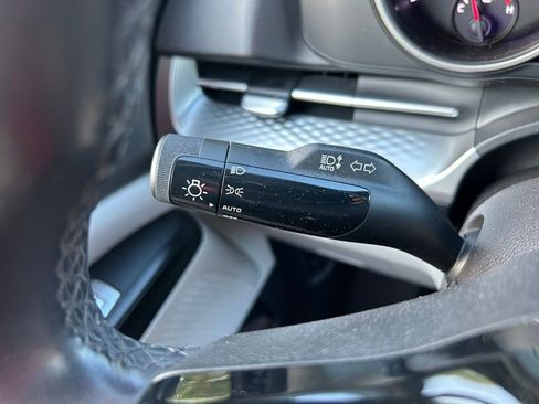 Used 2024 Kia Carnival LX FWD image 25