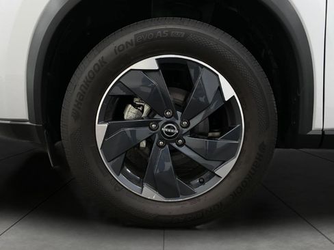 Certified 2025 Nissan Rogue SV AWD/4WD image 12