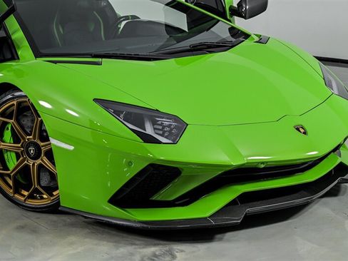 Used 2018 Lamborghini Aventador S AWD/4WD image 2