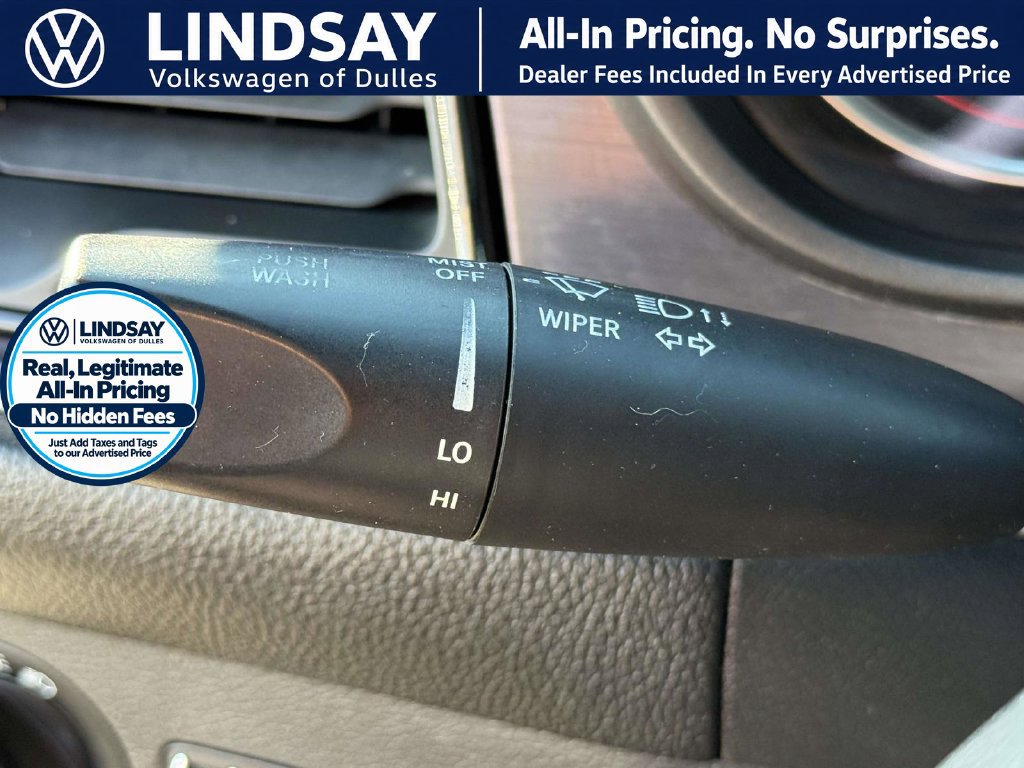 Used 2015 Dodge Challenger SXT RWD image 19