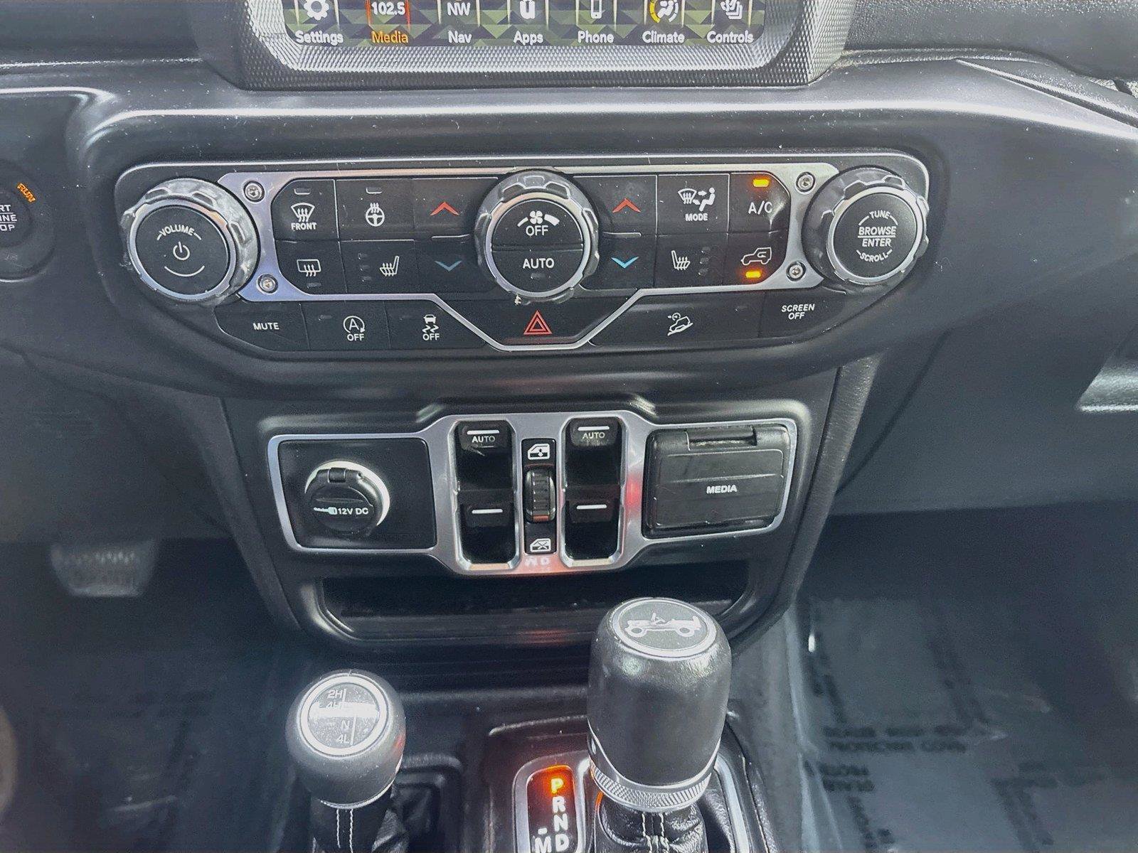 Used 2019 Jeep Wrangler Unlimited Sahara AWD/4WD image 11