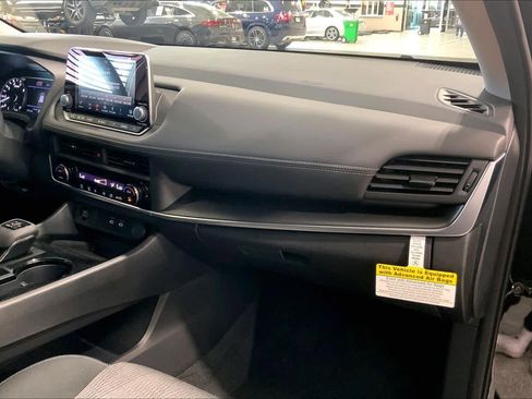 Used 2026 Nissan Rogue SV image 17