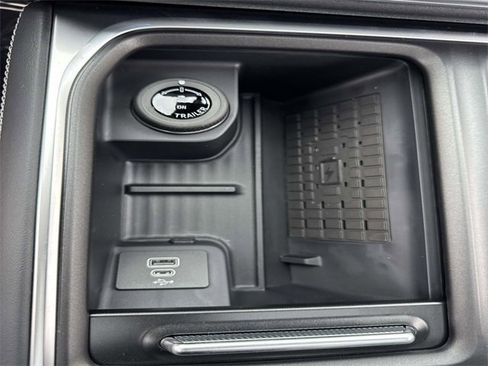 New 2025 Ford Expedition Platinum w/ Stealth Performance Package image 28