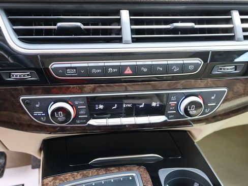 Used 2019 Audi Q7 3.0T Prestige w/ Prestige Package AWD/4WD image 34