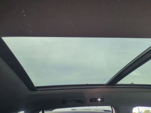 Used 2021 Volkswagen Atlas Cross Sport SE w/ Panoramic Sunroof Package image 22