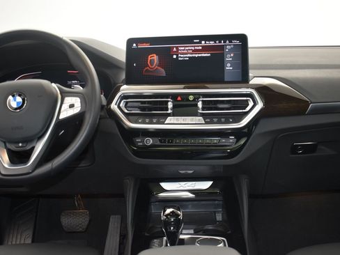 Certified 2025 BMW X4 xDrive30i image 19