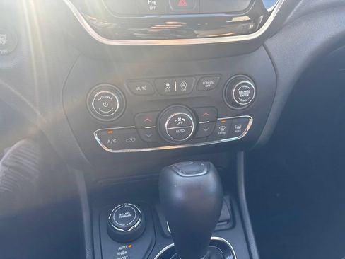 Used 2019 Jeep Cherokee Limited AWD/4WD image 15
