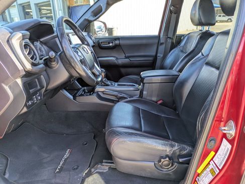 Used 2017 Toyota Tacoma 4x4 Double Cab image 8