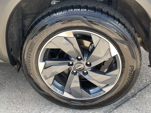 Used 2025 Nissan Rogue SV FWD image 7