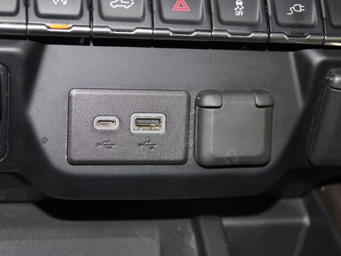 Used 2020 GMC Sierra 1500 SLT w/ SLT Premium Package image 47