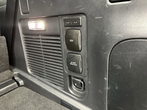 Used 2025 Ford Expedition Active image 36