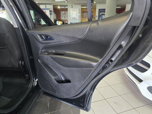Used 2018 Chevrolet Equinox LT image 16