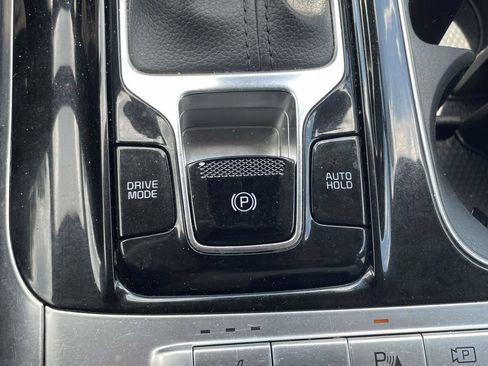 Used 2024 Kia Carnival EX FWD image 41